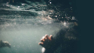 Κρήτη: Δραματική διάσωση για 6χρονο κορίτσι που παρασύρθηκε στη θάλασσα