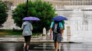 Σάκης Αρναούτογλου: Μετά τη σκόνη, έρχονται οι βροχές -Το σκηνικό του καιρού τη Μεγάλη Εβδομάδα