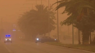 Καλαμάτα όπως... Ντουμπάι: «Κιτρίνισε» ο ουρανός από την αφρικανική σκόνη-Απόκοσμες εικόνες