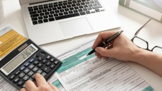 Η ΑΑΔΕ «φτιάχνει» τη φορολογική σας δήλωση... μόνη της - Ποιοι οι κίνδυνοι