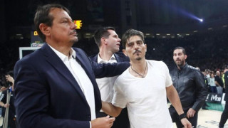 Έξαλλος ο Αταμάν: «Ποιος είναι αυτός; Τι κάνεις στα αποδυτήριά μας;»