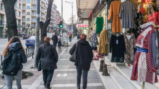 Εορταστικό ωράριο: Ποια καταστήματα και σούπερ μάρκετ είναι σήμερα (28/12) ανοικτά