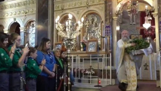 Χίος-Πρώτη Ανάσταση: Ο «ιπτάμενος παπάς» έκλεψε ξανά την παράσταση!