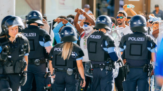 Γερμανία: Γιατί οι πολιτικοί της χώρας έρχονται αντιμέτωποι με την αυξανόμενη βία