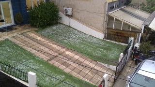 Θεσσαλονίκη: Ισχυρή χαλαζόπτωση στη Νεάπολη και στο κέντρο της πόλης (pics, vid)
