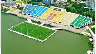 Από το γήπεδο… βουτιά στη θάλασσα