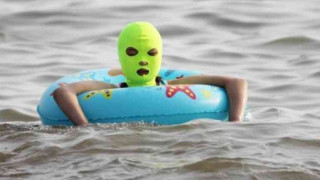 «Facekini»: Αυτή είναι η νέα τρέλα της παραλίας