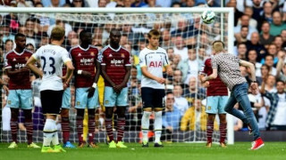 Στο δικαστήριο ο εισβολέας του Γουέστ Χαμ-Τότεναμ(video)