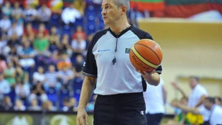 Οι διαιτητές με Φιλιππίνες 