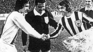 Όταν ο Γιόχαν Κρόιφ πάτησε το χορτάρι της Τούμπας (pics+vid)