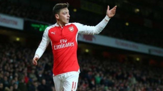 Μεζούτ Οζίλ: «Τα σκ@@@@με, αλλά έχουμε ακόμη ελπίδες για τον τίτλο»