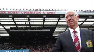 Η Μάντσεστερ Γιουνάιτεντ τίμησε τον Σερ Μπόμπι Τσάρλτον! (pics)