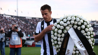 Κατάθεση στεφάνου από τον Σβαμπ στη μνήμη του Κούλη Κωνσταντίνου (vid)