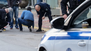 Μενίδι: Νεκρή γυναίκα που τη μαχαίρωσαν στην κοιλιά καταμεσής του δρόμου