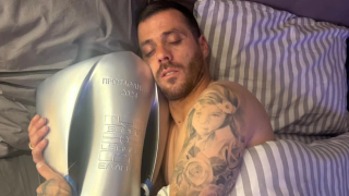 ΠΑΟΚ: Ο Βιεϊρίνια τρελάθηκε, πήρε το τρόπαιο και κοιμήθηκαν αγκαλιά