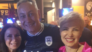 Αποθέωση του Λουτσέσκου στη βιντεοκλήση με τη σύζυγό του Αννα