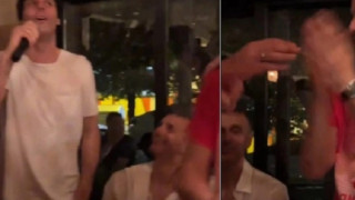 Ερυθρός Αστέρας: Ο Τεόντοσιτς τραγούδησε το «είσαι στο μυαλό κάτι μαγικό»!