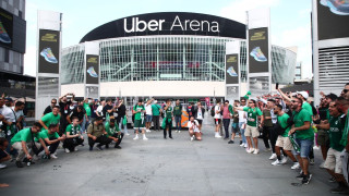 Final-4: Οργανωμένη επίθεση Τούρκων σε Έλληνες φιλάθλους έξω από την Uber Arena