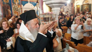 Άγιος Ιωάννης Ρώσσος: Δέος και συγκίνηση – Επέστρεψε στο σκήνωμα το δεξί άφθαρτο χέρι