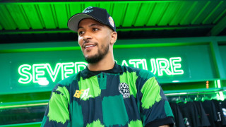 Ο Εκόνγκ και συμπαίκτες του αποκλείστηκαν σε αεροδρόμιο για 12 ώρες