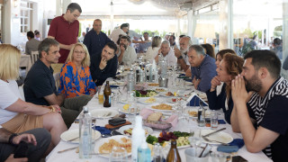 Μητσοτάκης: Τι (δεν) αποκάλυψε  στο γεύμα με τους δημοσιογράφους