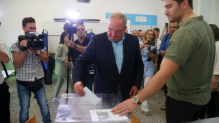 Καραμανλής: Κατέβηκε από το αυτοκίνητο για να χαιρετήσει τη Λατινοπούλου