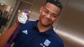 Επέστρεψε στην Ελλάδα ο Καραλής με το ασημένιο - Τι του είπε η Σακοράφα