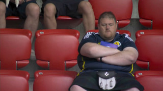 Euro 2024: Σκωτσέζος φίλαθλος κουράστηκε να περιμένει και... κοιμήθηκε στην εξέδρα