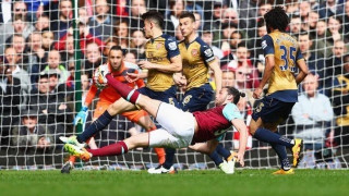 «Είδε τον Κάρολ με τα μάτια της» η Άρσεναλ, όμως πήρε το βαθμό...