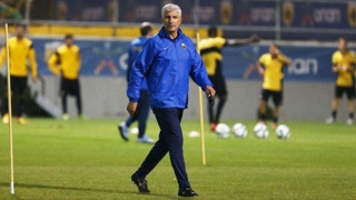 Στον πάγκο της ΑΕΚ μέχρι το τέλος της σεζόν ο Μανωλάς