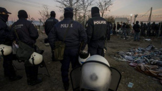 Ειδομένη: Περιπολικό παρέσυρε και τραυμάτισε σοβαρά πρόσφυγα!
