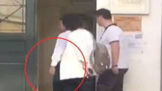 Σάλος με τον Απόστολο Λύτρα που προσποιήθηκε ότι φορούσε χειροπέδες