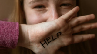 Παρίσι: Ομαδικός βιασμός ανήλικης από τρεις 15χρονους - Σοκάρουν οι απειλές των δραστών