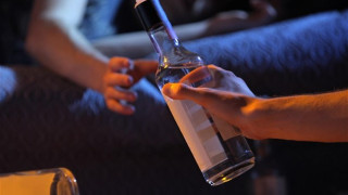 Τι συμβαίνει σε όσους πίνουν πάνω από τρία ποτά μέσα σε μία ώρα