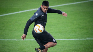 Λέο Μάτος: «Θα ήθελα να παίξω με τον Καμαρά - Φανταστικός παίκτης, δεν χάνει μονομαχία»