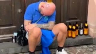 Euro 2024: Επικό βίντεο με άγγλο οπαδό- Ηταν... λιώμα και τους στερέωσαν μπίρες στο κεφάλι (vid)