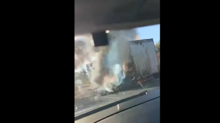 Θεσσαλονίκη: Παρανάλωμα του πυρός καρότσα φορτηγού στο ύψος του Λαχανά (vid)