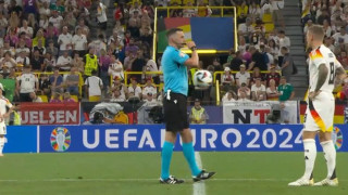 Euro 2024: Άντρας ανέβηκε στην οροφή του γηπέδου στο ημίχρονο Γερμανία-Δανία