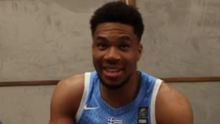 Απίστευτος διάλογος Αντετοκούνμπο-Παπανικολάου για παπούτσια, σουβλάκια και μπύρες