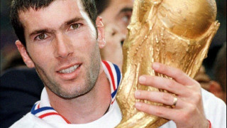 Απίστευτο: Πλήρωσε 100.000 για μια φανέλα του Ζιντάν!