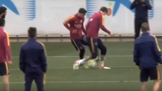 Απίστευτη «ποδιά-τούνελ» του Μέσι στον Πικέ! (video)