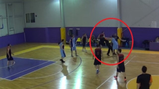 Απίστευτο: Παίκτης χτύπησε διαιτητή σε ερασιτεχνικό μπάσκετ (video)