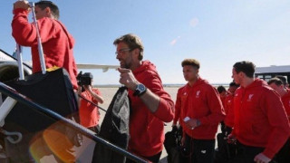 Στο αεροπλάνο η αποστολή της Λίβερπουλ για τη Βασιλεία! (pic)