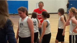 11χρονη σούταρε από τη μία μπασκέτα στην άλλη και ευστόχησε! (video)