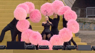 Η εμφάνιση αλά Moulin Rouge από τη Lady Gaga