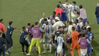 Το ολυμπιακό πνεύμα πήγε... περίπατο- «Πλακώθηκαν» ποδοσφαιριστές Αργεντινής και Γαλλίας (vid)