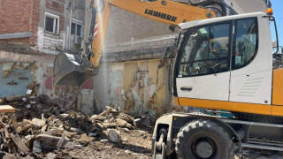 Λάρισα: Τίτλοι τέλους για ιστορικό οίκο ανοχής-Ποιο ήταν το περίεργο «μωβ κτίριο»