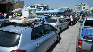 Οι Έλληνες προτίμησαν διακοπές με... αμάξι - Ποιες περιοχές ευνοήθηκαν