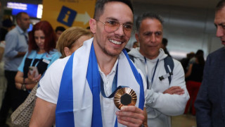 Λευτέρης Πετρούνιας: Αγκαλιά με τα κορίτσια του και το ολυμπιακό μετάλλιο