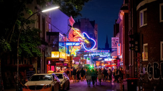 Αμβούργο: Κατασκευάστηκε μνημείο για τις ιερόδουλες που κυνηγήθηκαν από τους ναζί